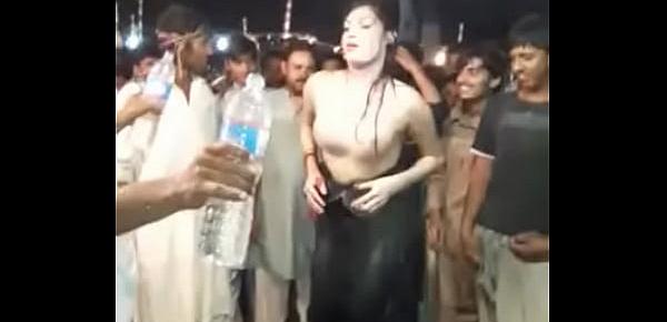  Sexy Dance Mujra in public flashing boobs